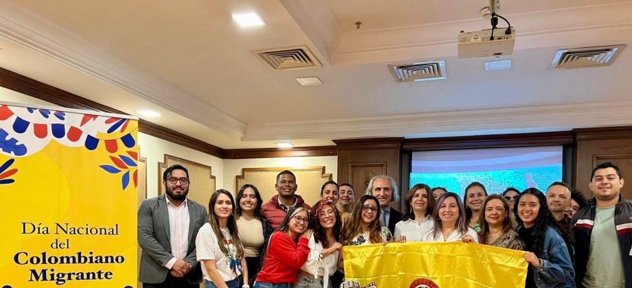 Colombianos celebran su día entre los ecos de una ciudad que conecta dos mundos